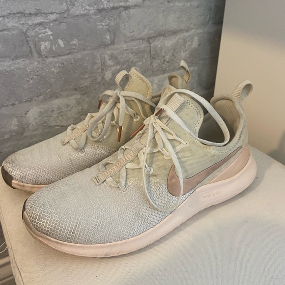 Nike Free Runs! - Picture 2 of 3